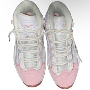 I’m selling pink and white new snickers, out of box